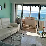 Apartmán Paradou On The Beach, Amazing View, 3 Beds